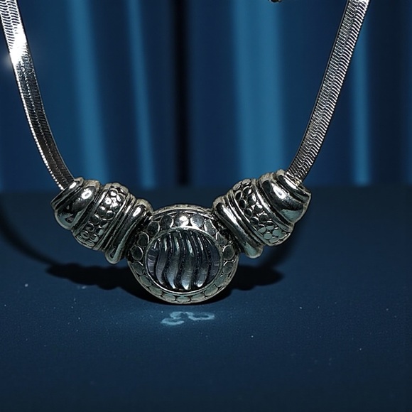 Jewelry - 🐥 Herringbone chain with sliding stone pendant